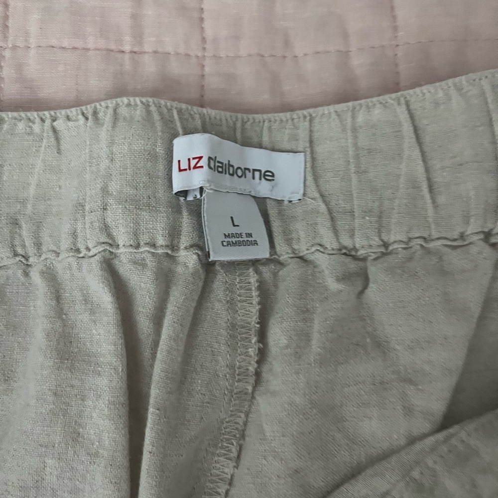 Khaki, linen pants. Cropped